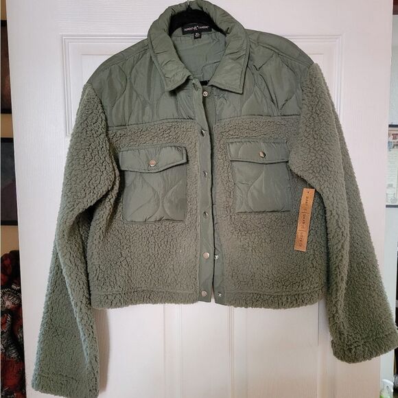 Green Cropped Sherpa Jacket Size XL NWT - Picture 4 of 4